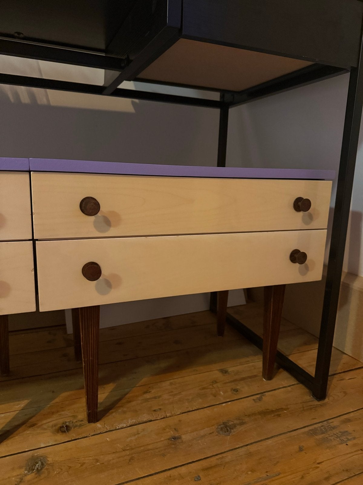 Mooie vintage jaren 70/80 nachtkastjes geel / lila retro, Huis en Inrichting, Slaapkamer | Nachtkastjes, Ophalen, Gebruikt, Minder dan 45 cm