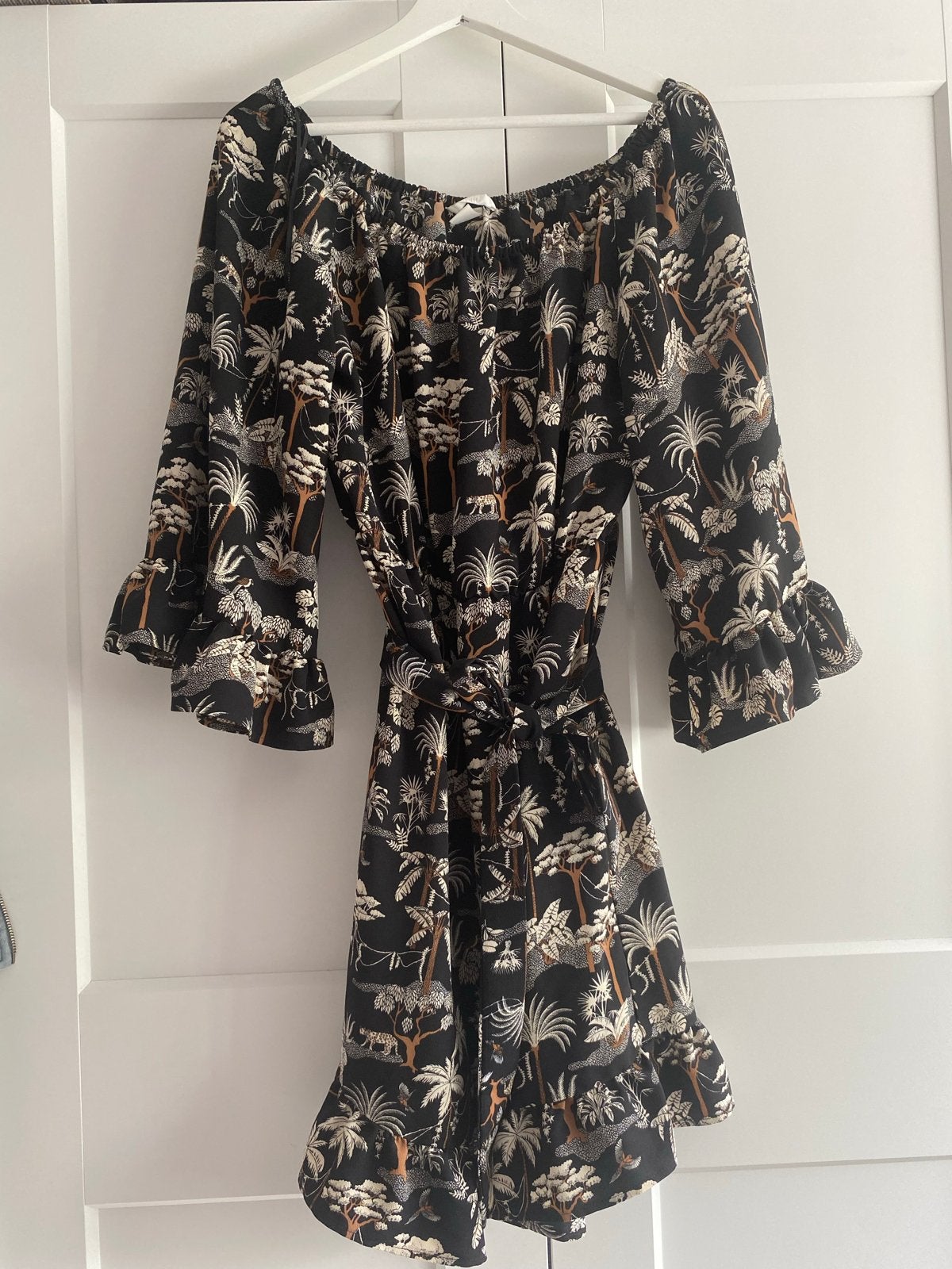 H&M jurk met tropische print, maat 36/38, Zwart, Ophalen of Verzenden, Maat 36 (S), Gedragen