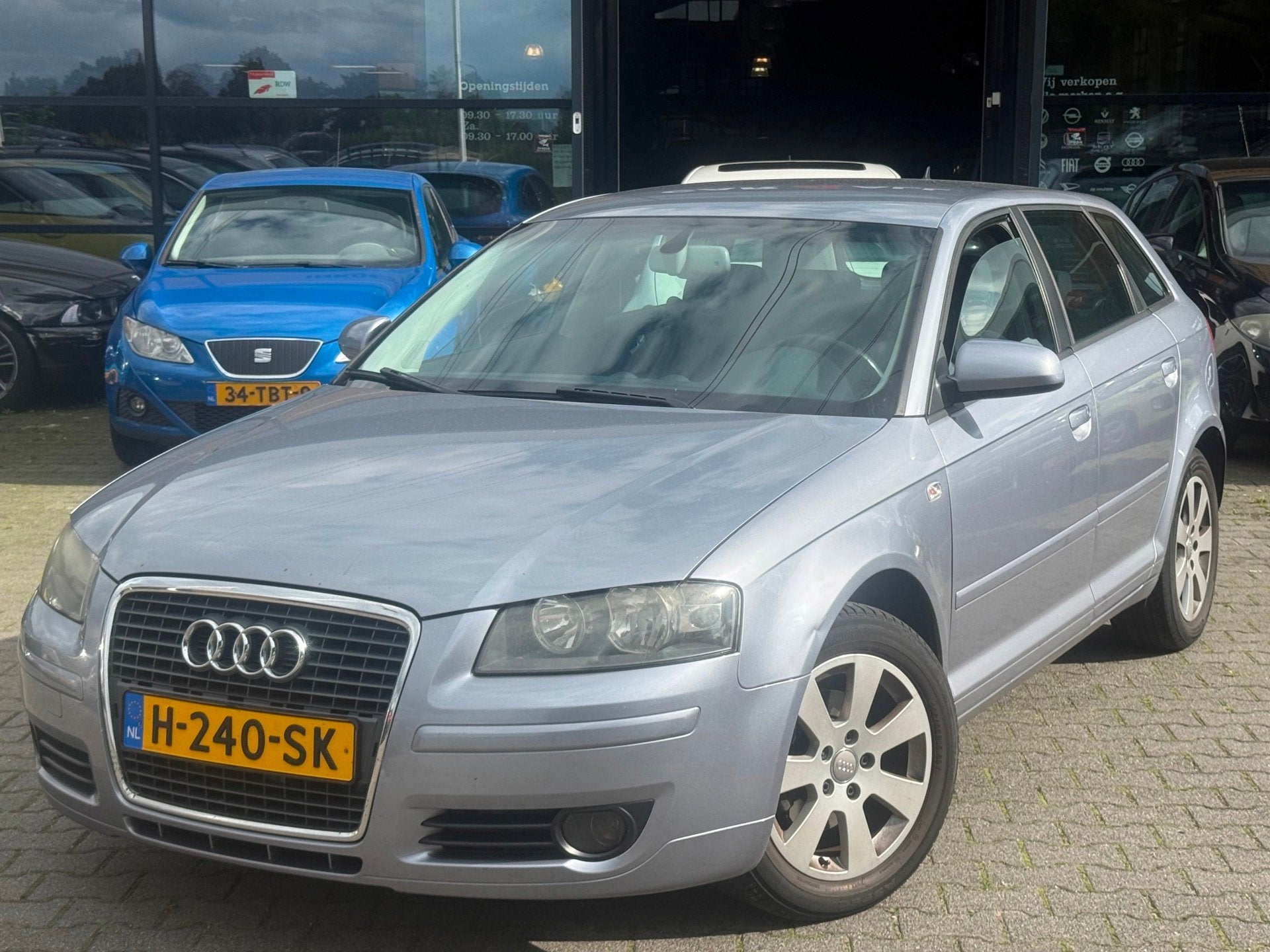 Audi A3 Sportback 1.6 Ambiente AUTOMAAT/CRUISE/PDC/AIRCO/APK, Auto's, Voorwielaandrijving, Stof, Gebruikt, 4 cilinders