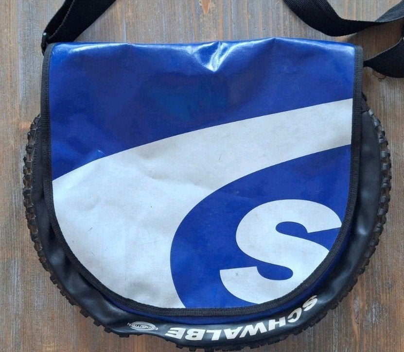 Schwalbe Schoudertas - Uniek Design met Fietsband, Sieraden, Tassen en Uiterlijk, Ophalen of Verzenden, Gebruikt, Blauw, Overige merken