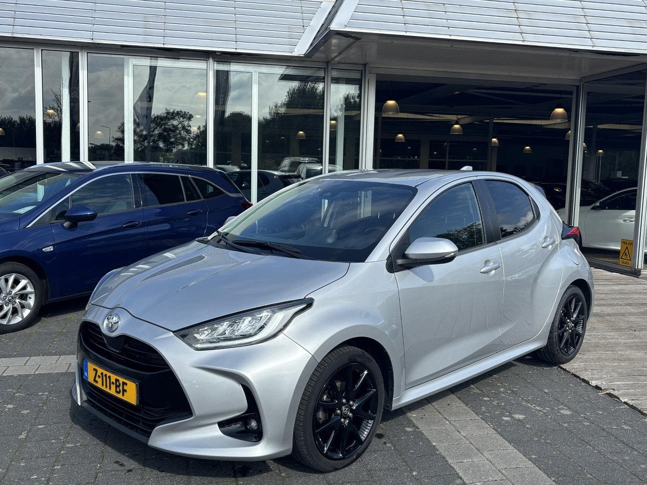 Toyota Yaris 1.5 VVT-i Style Airco | Parkeersensoren | Camer, 125 pk, Bedrijf, Handgeschakeld, 3 cilinders