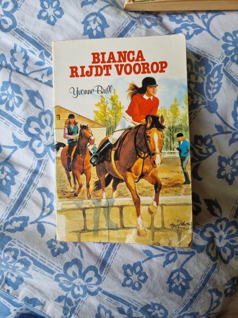 Bianca Rijdt Voorop - Yvonne Brill (Paardenboek), Boeken, Ophalen of Verzenden