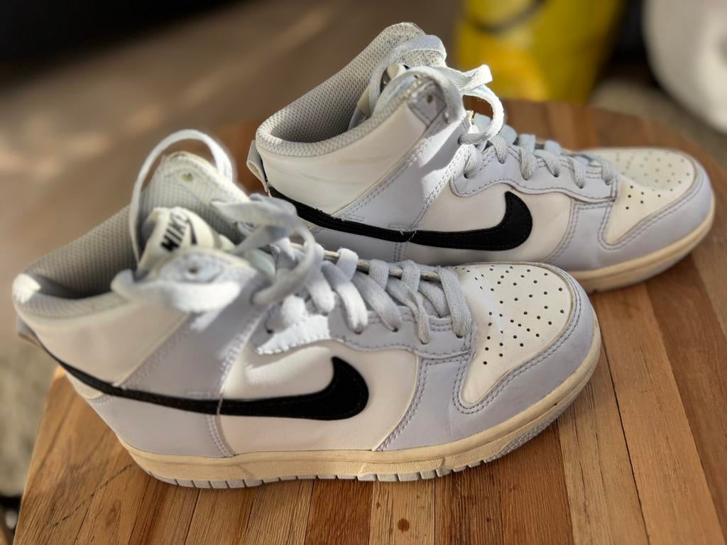 Nike dunk high aluminium gs maat 35, Ophalen of Verzenden, Zo goed als nieuw, Jongen of Meisje