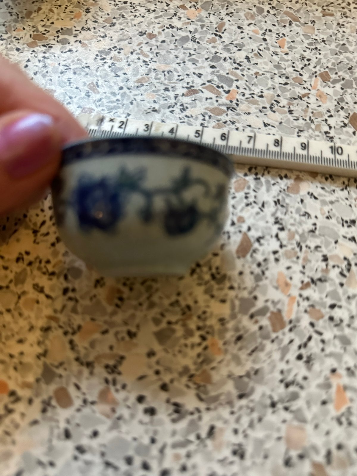 Antiek Chinees theekopje met blauw bloemmotief, Ophalen of Verzenden