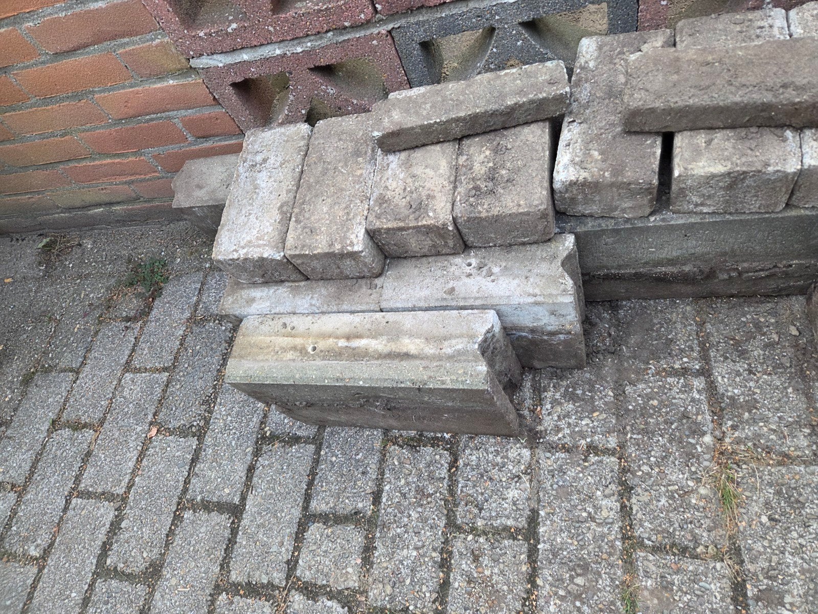 Trottoirbanden en klinkers, Ophalen, Gebruikt, Beton, Klinkers