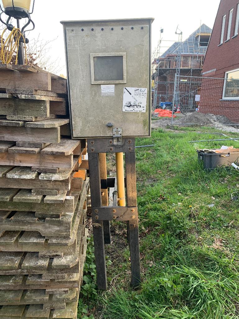 Bouwmeterkast met kustuf poten., Doe-het-zelf en Verbouw, Elektra en Kabels, Ophalen, Gebruikt, Overige typen