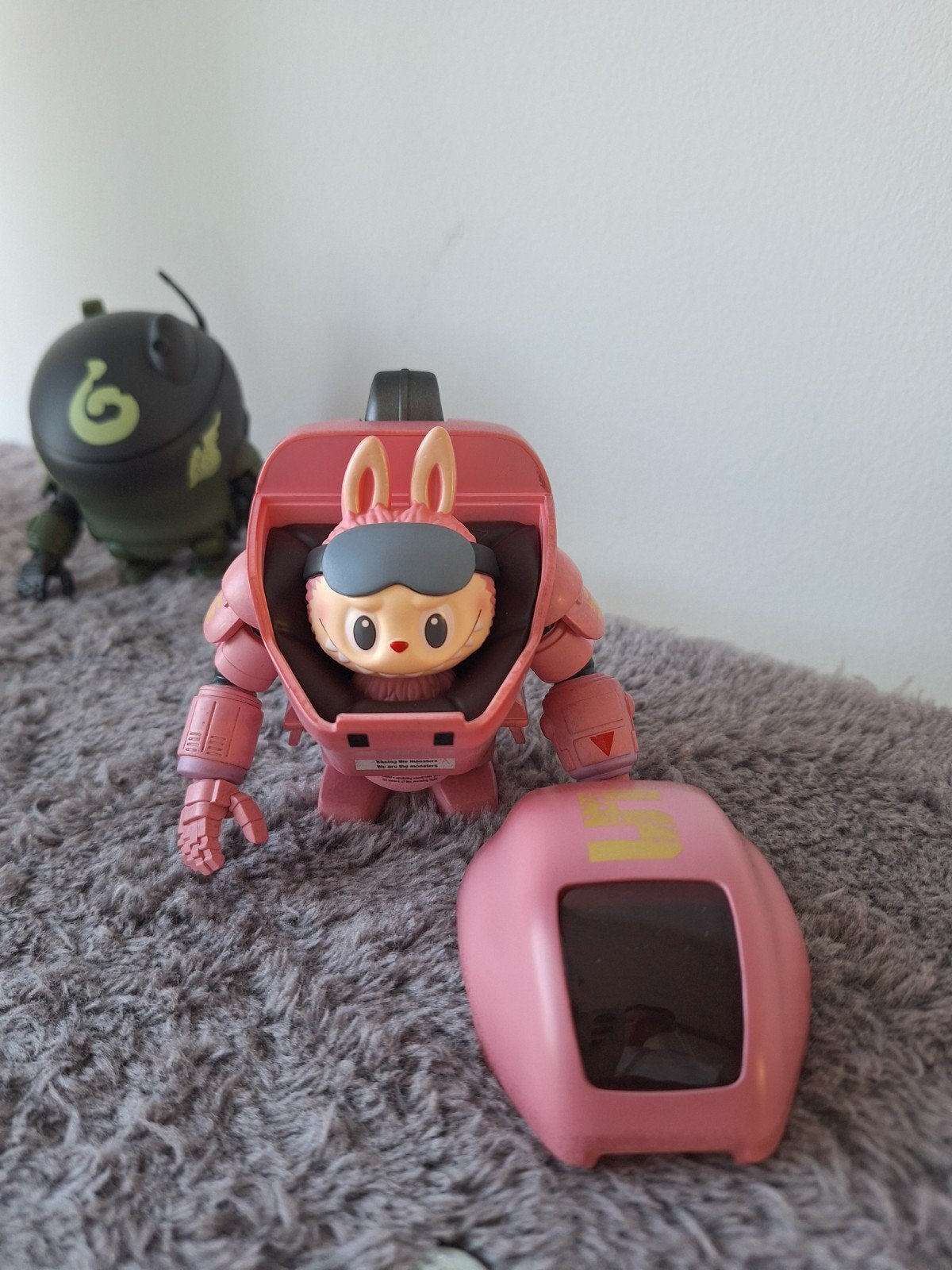 Pop Mart Figuur: Roze Robot met Konijn Piloot, Ophalen of Verzenden, Zo goed als nieuw