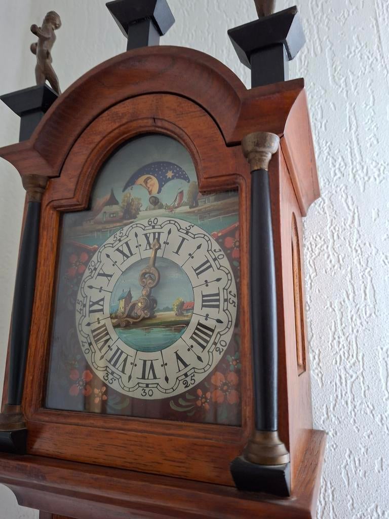 Mooie hangklok met maanstand,loopt en slaat goed., Antiek en Kunst, Ophalen