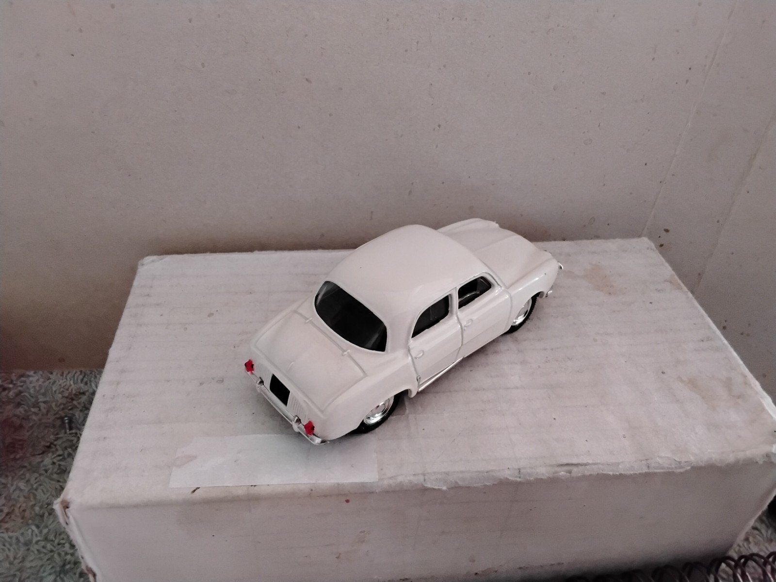 SOLIDO    RENAULT  DAUPHINE   KLEUR  CRËME, Ophalen of Verzenden, Auto, Solido