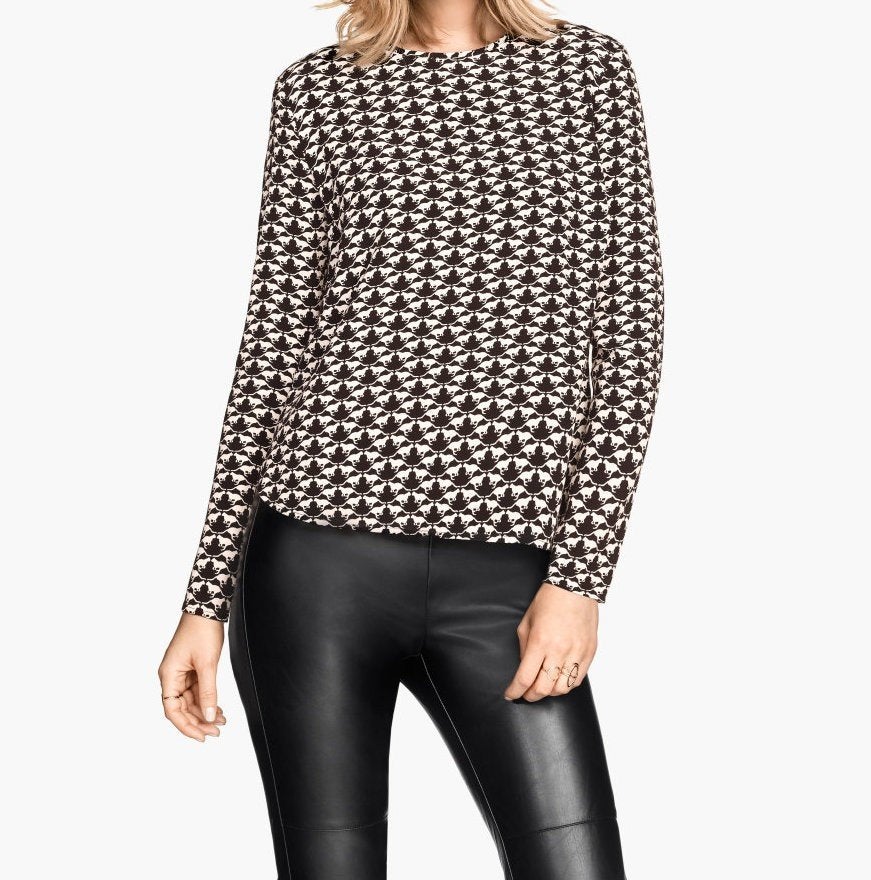 H&M getailleerde blouse bloes zwart wit jaguar print maat 36, H&M, Wit, Nieuw, Ophalen of Verzenden