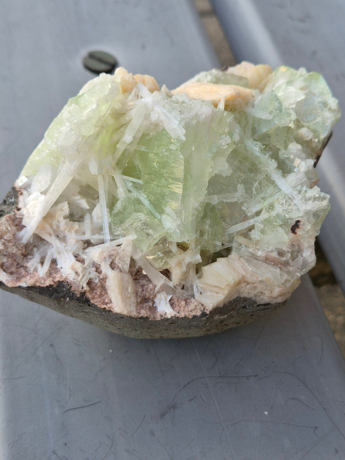 Apofyliet met stilbiet en scolesiet, Ophalen of Verzenden