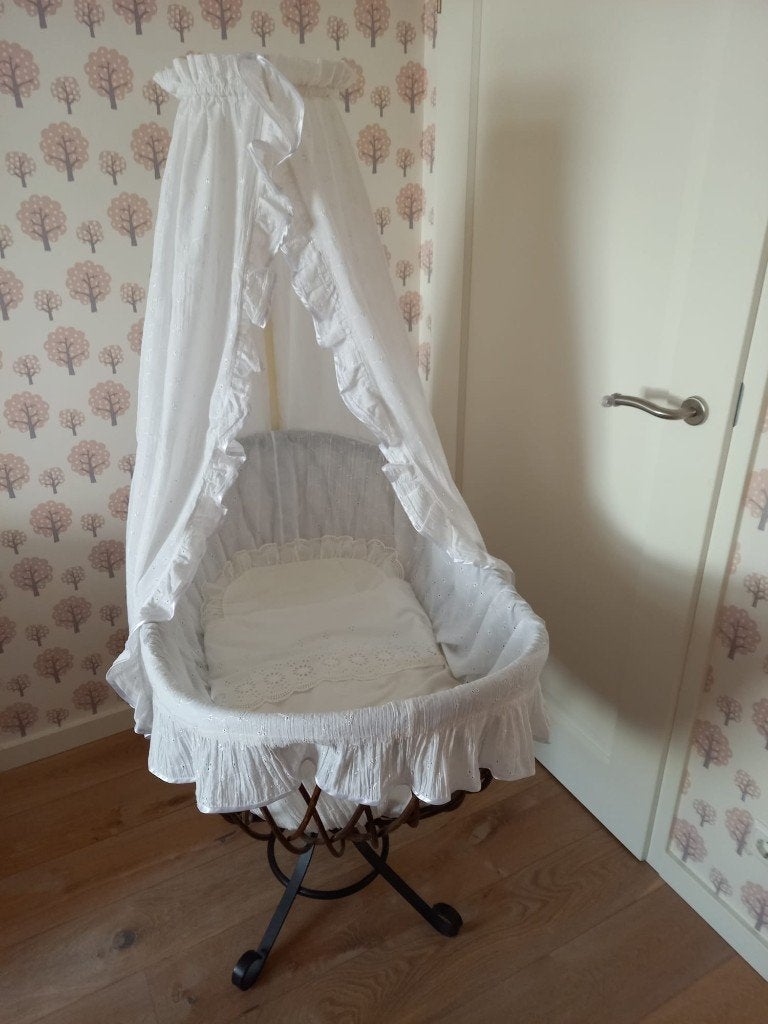 Vintage rotan wiegje met hemeltje - in goede staat, Ophalen, Gebruikt, Wieg