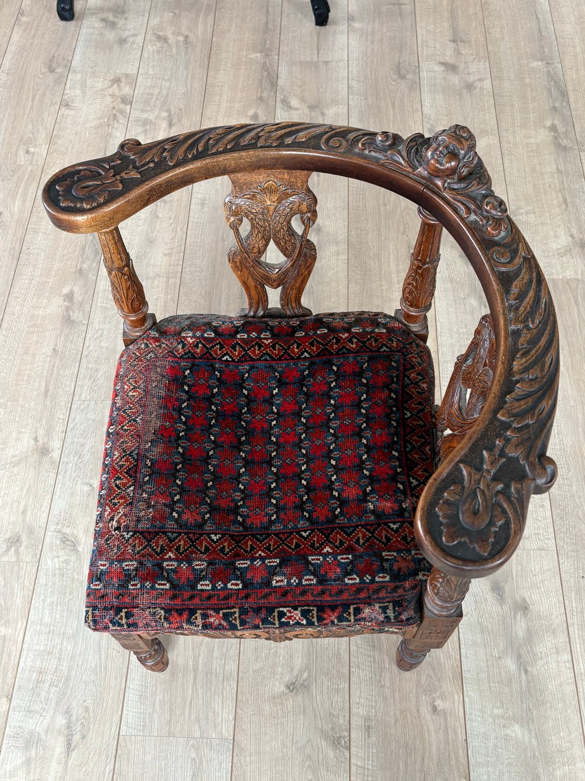 Antieke gesneden houten hoekstoel, Antiek en Kunst, Ophalen