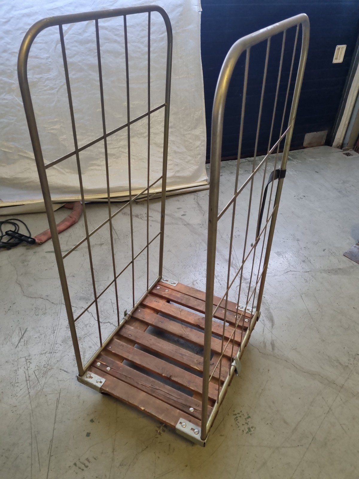 Stevige rolcontainer met houten bodem, Ophalen, Gebruikt, 40 tot 60 cm, Bak of Kist