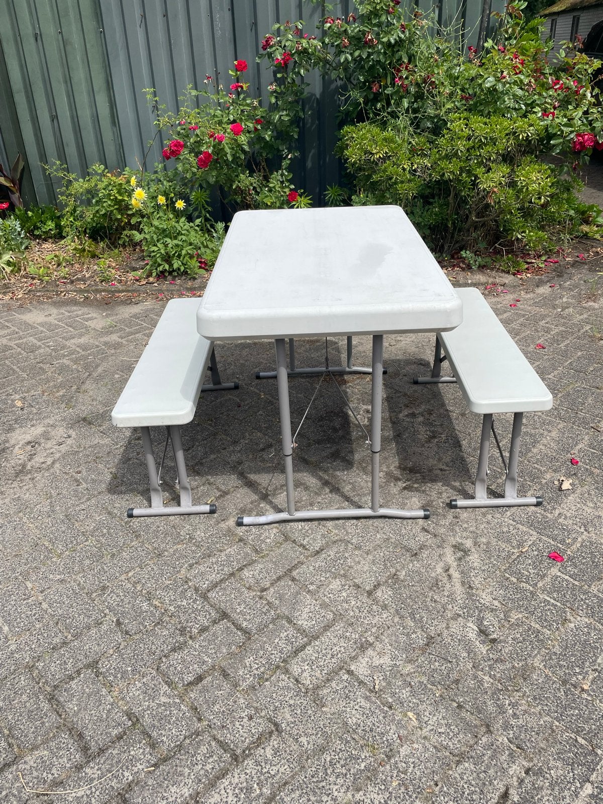 Opvouwbare, zeer degelijke campingtafel met losse bankjes, Ophalen, Zo goed als nieuw, Rechthoekig, Overige materialen