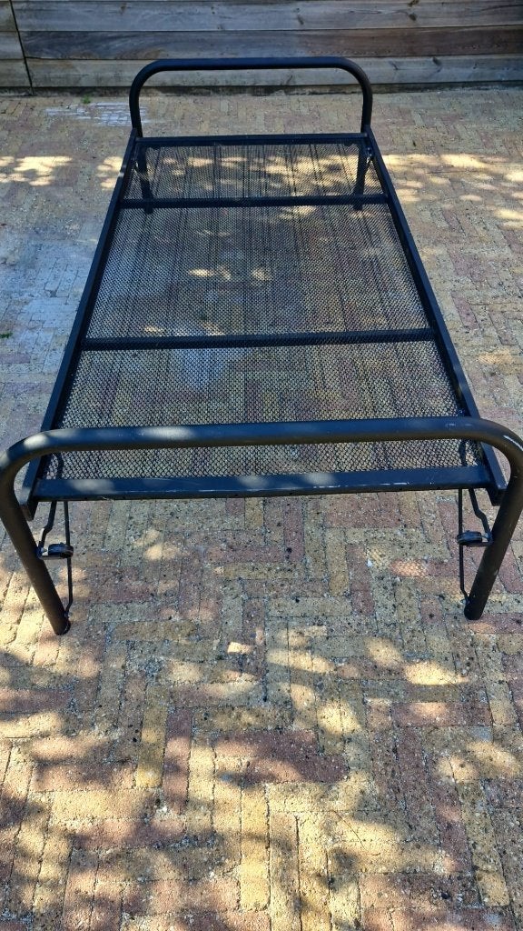 Metalen 1-persoonsbed met bedbodem, Gebruikt, 90 cm, Eenpersoons, Ophalen of Verzenden