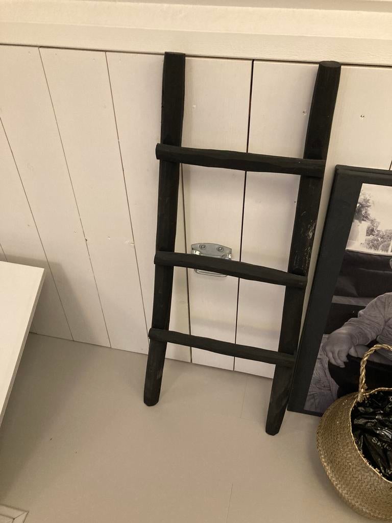 Zwarte houten ladder, Ophalen, Zo goed als nieuw