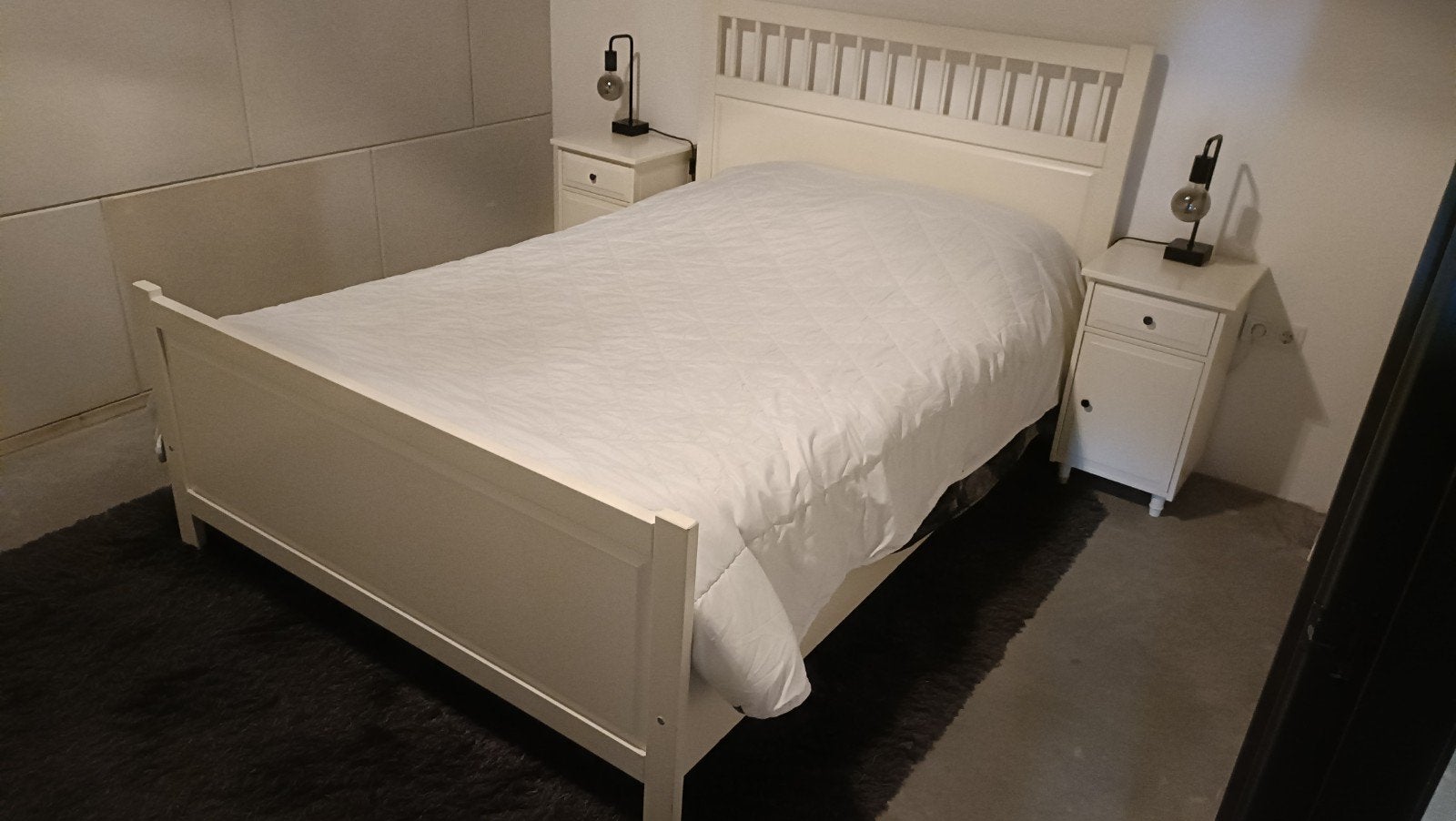 IKEA HEMNES bed + 2 nachtkastjes – met lattenbodem, Huis en Inrichting, Slaapkamer | Complete slaapkamers, Ophalen, Zo goed als nieuw