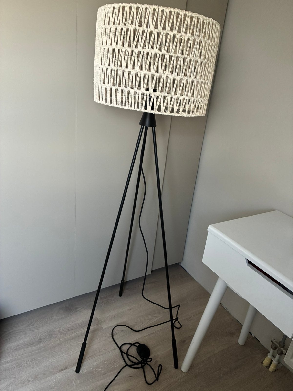 Loods5 japandi lamp wit met zwarten poten, Ophalen, Zo goed als nieuw, Minder dan 100 cm