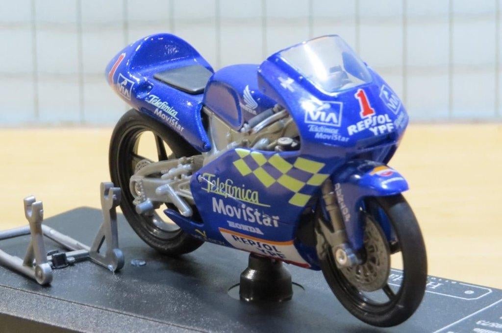 Emilio Alzamora Honda RS125 2000 1:18, Overige merken, May Cheong Group France S.A.S., Nieuw, Ophalen of Verzenden