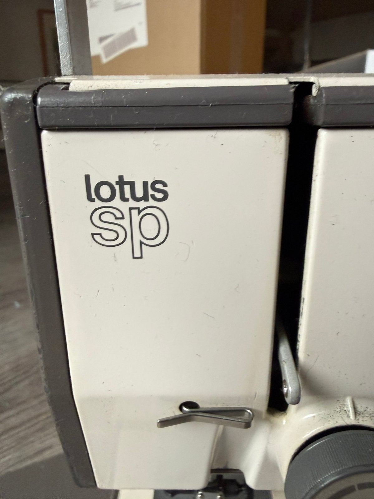 Vintage Elna Lotus SP Naaimachine – Compact Zwitsers Design, Ophalen, Zo goed als nieuw, Naaimachine, Overige merken