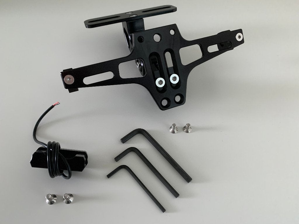 Kentekenplaathouder motor universeel zwart incl LED NIEUW, Ophalen of Verzenden, Nieuw