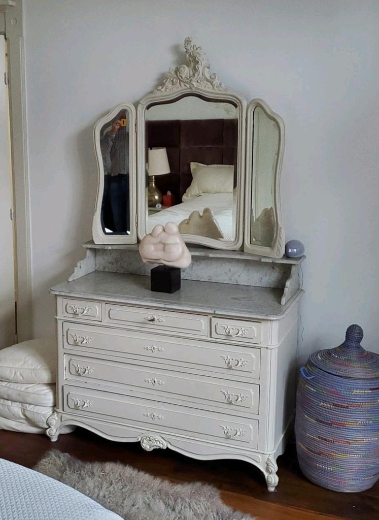 Antieke kaptafel met marmeren blad en driedelige spiegel, Huis en Inrichting, Ophalen, Overige materialen, Gebruikt, 100 tot 150 cm