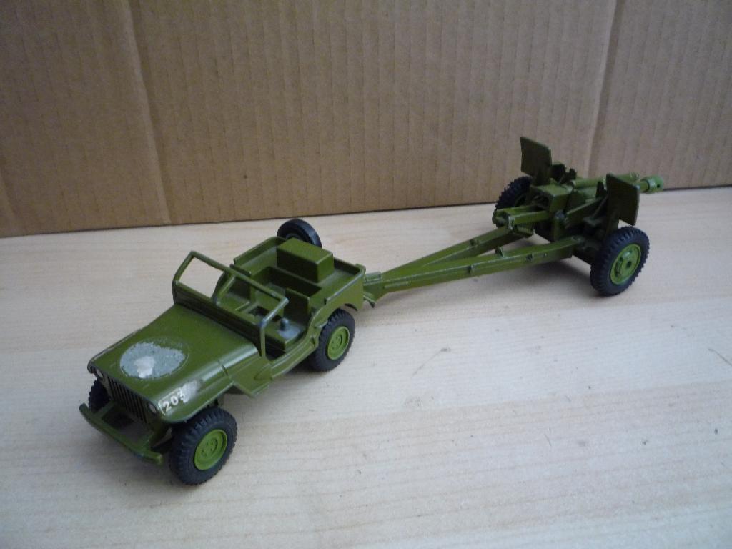 US Jeep en American 105 MM Gun Dinky Toys Battle Lines set', Ophalen of Verzenden, Gebruikt, Auto