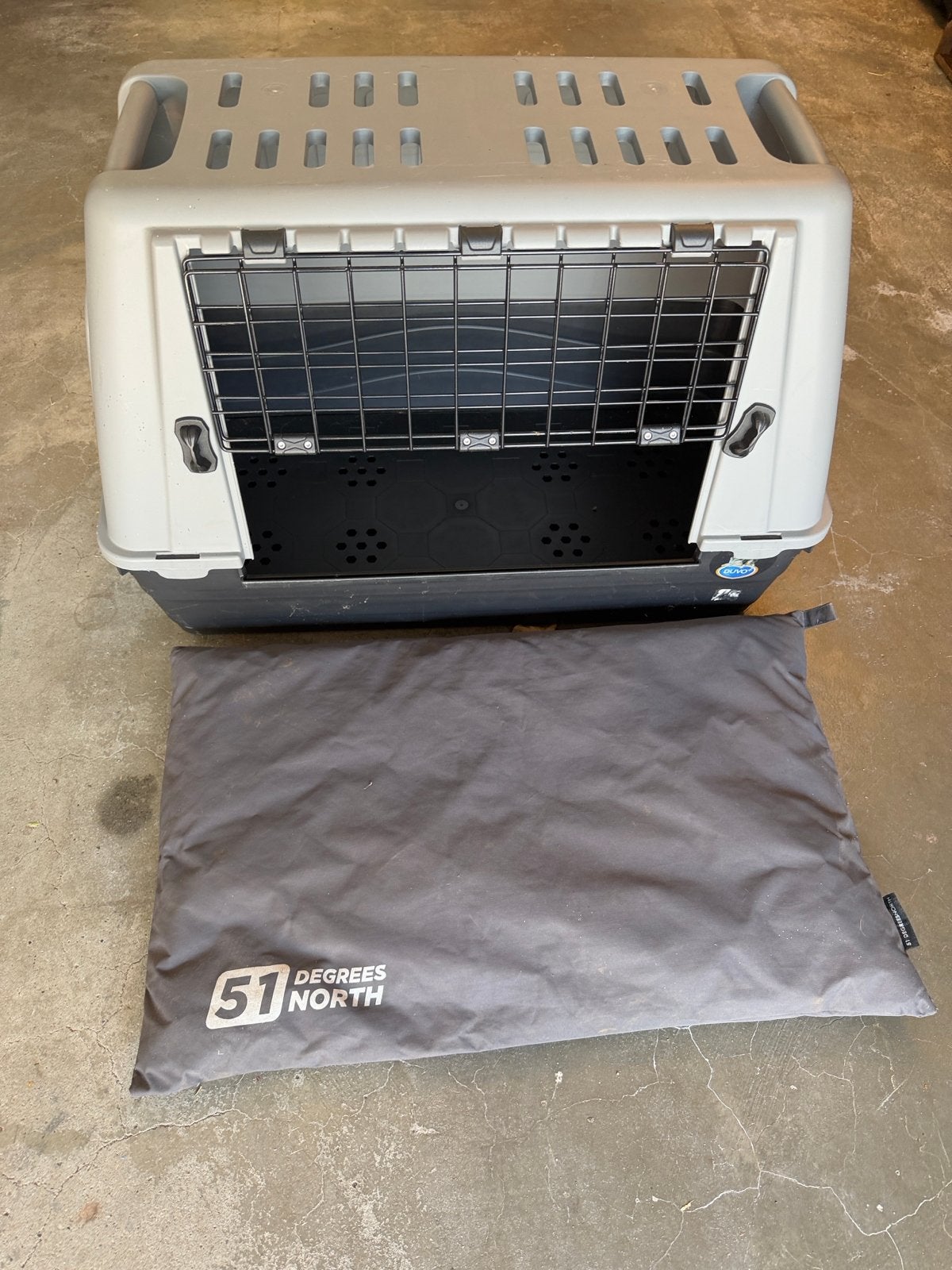 Honden reisbench + kussen 70x43 en 56cm hoog 45 euro, Dieren en Toebehoren, Ophalen