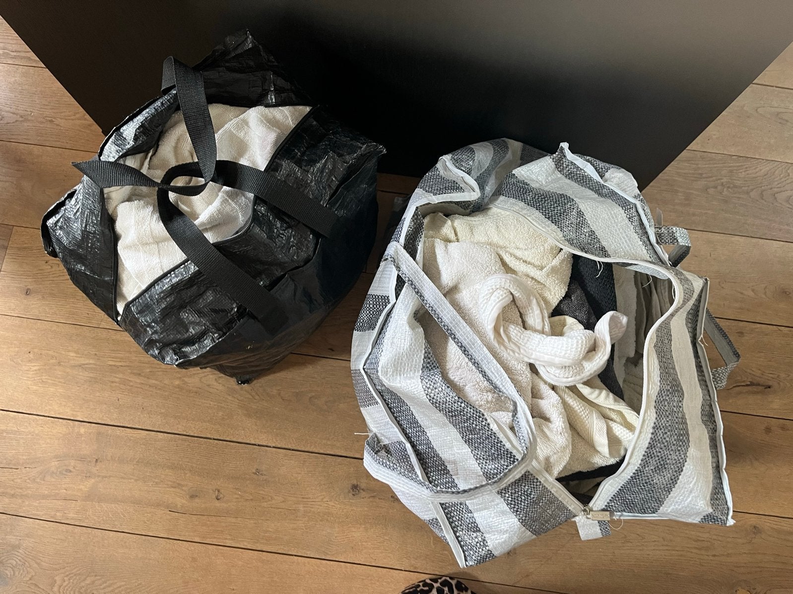 Gratis af te halen: Tassen vol oude handdoeken (diverse mate, Ophalen, Gebruikt