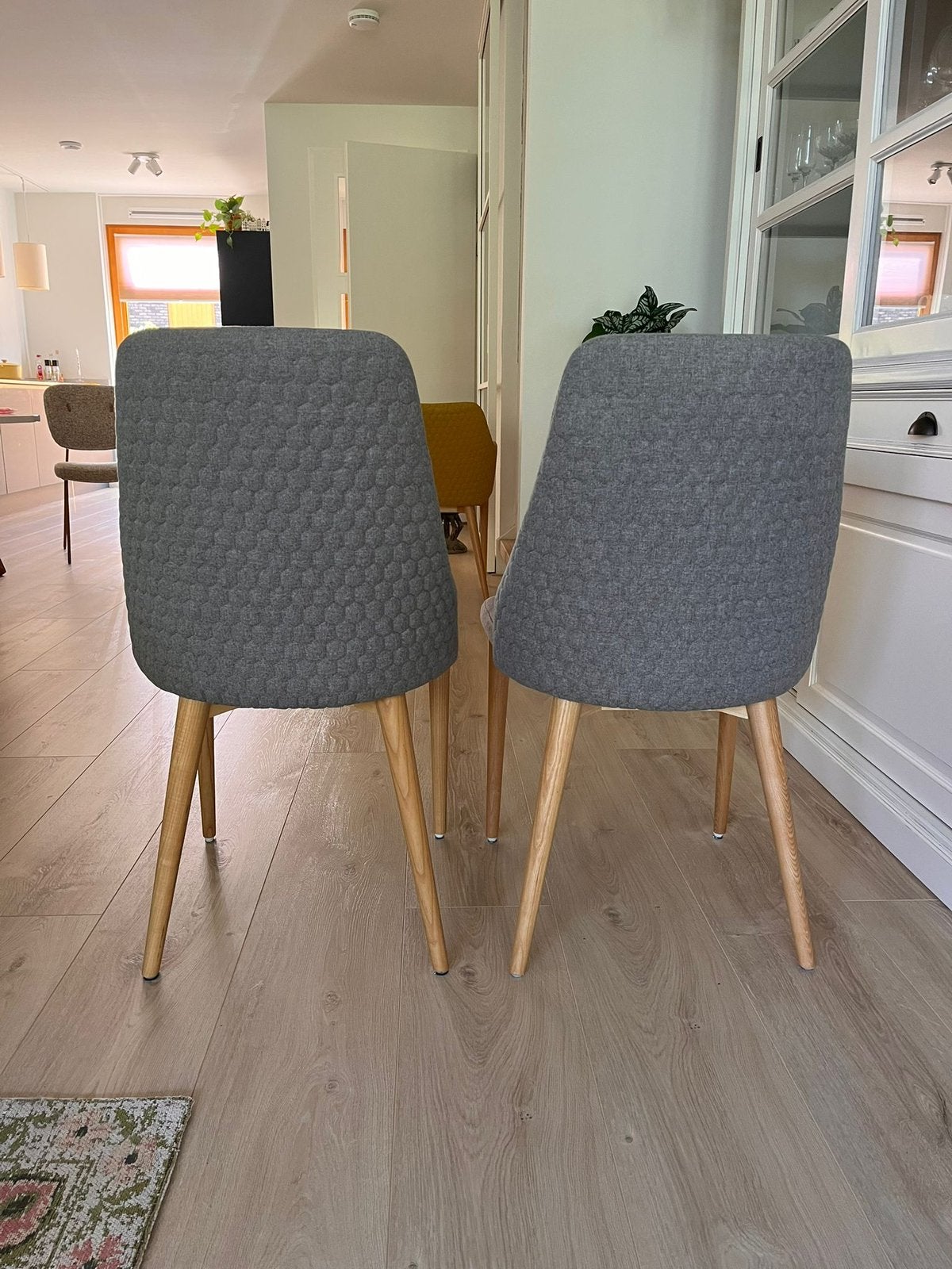 Kave Home Eettafel stoelen, Ophalen, Twee, Zo goed als nieuw, Stof