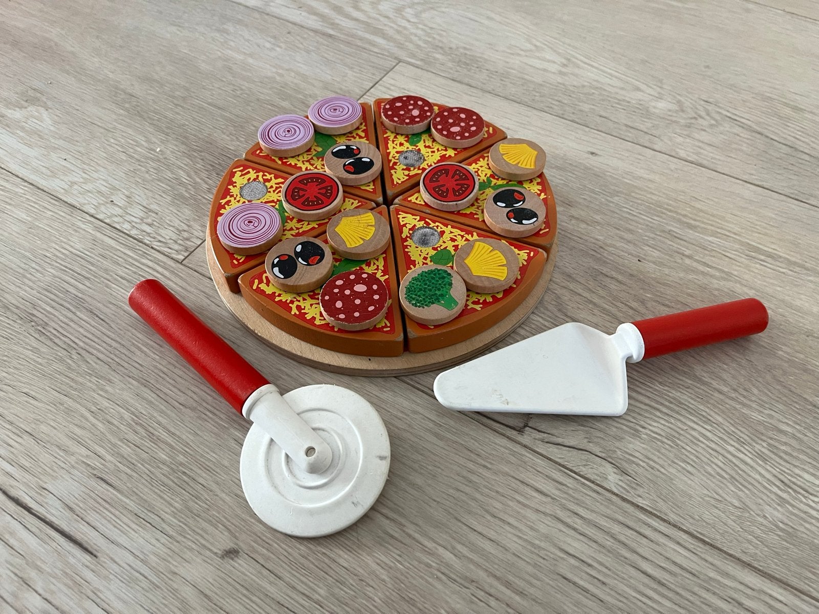Houten speelgoedpizza met accessoires, Ophalen of Verzenden, Gebruikt, Overige typen