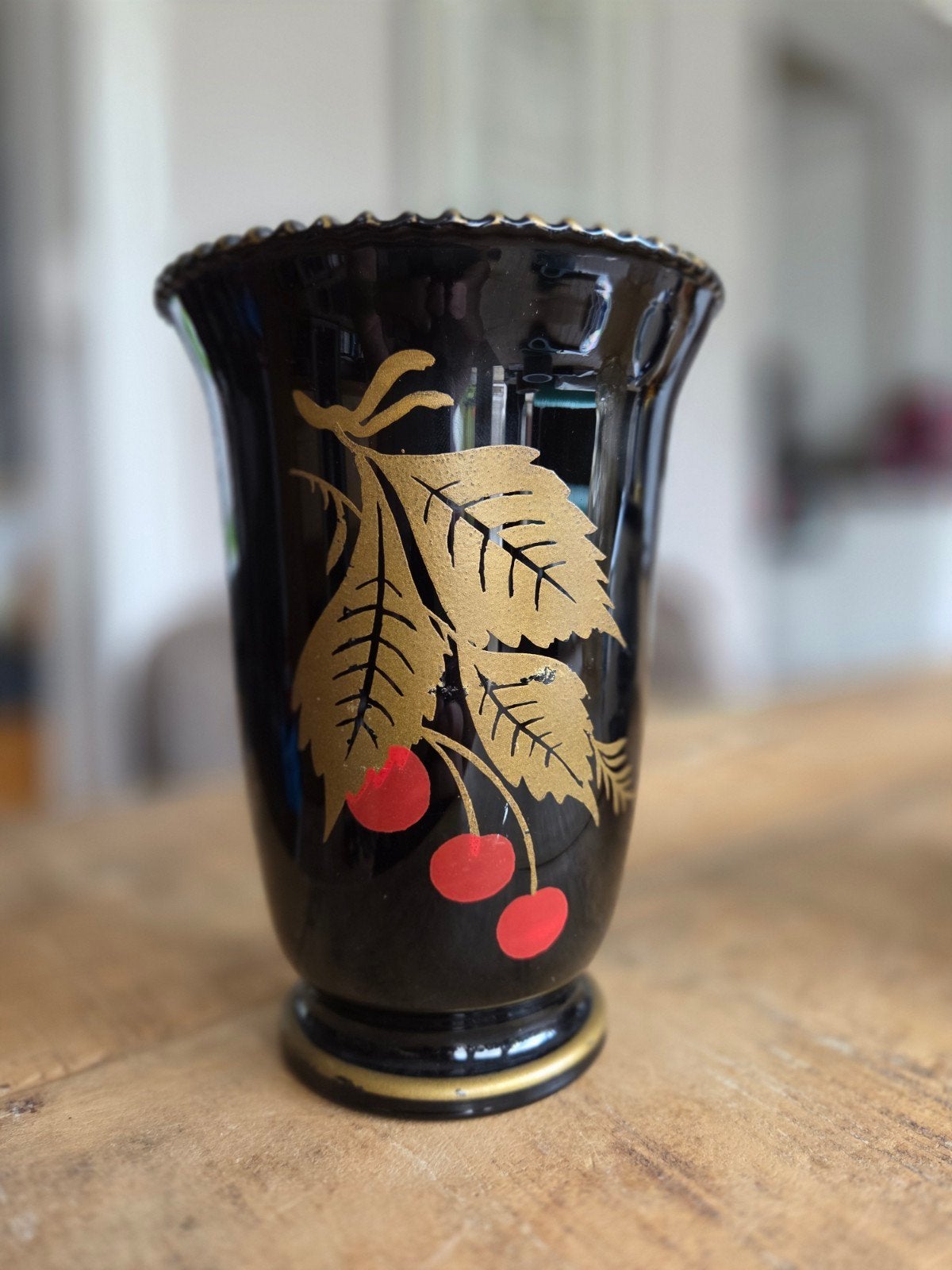 Art Deco Doyen Vaas met goud en kersen, zwart hyalite glas, Antiek en Kunst, Ophalen of Verzenden