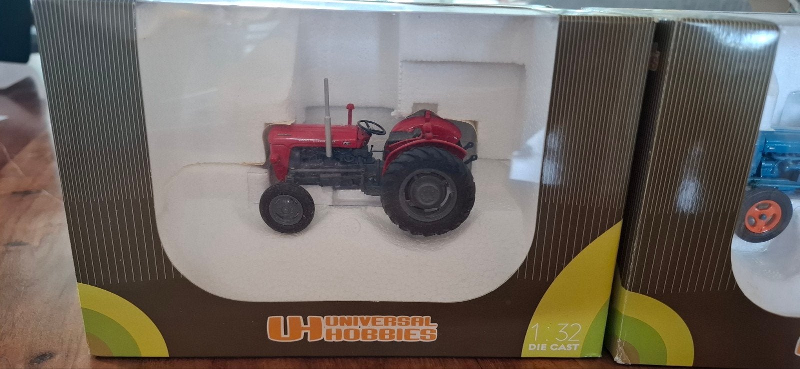 mf van universal hobbies, Ophalen of Verzenden, Zo goed als nieuw, Tractor of Landbouw, Universal Hobbies