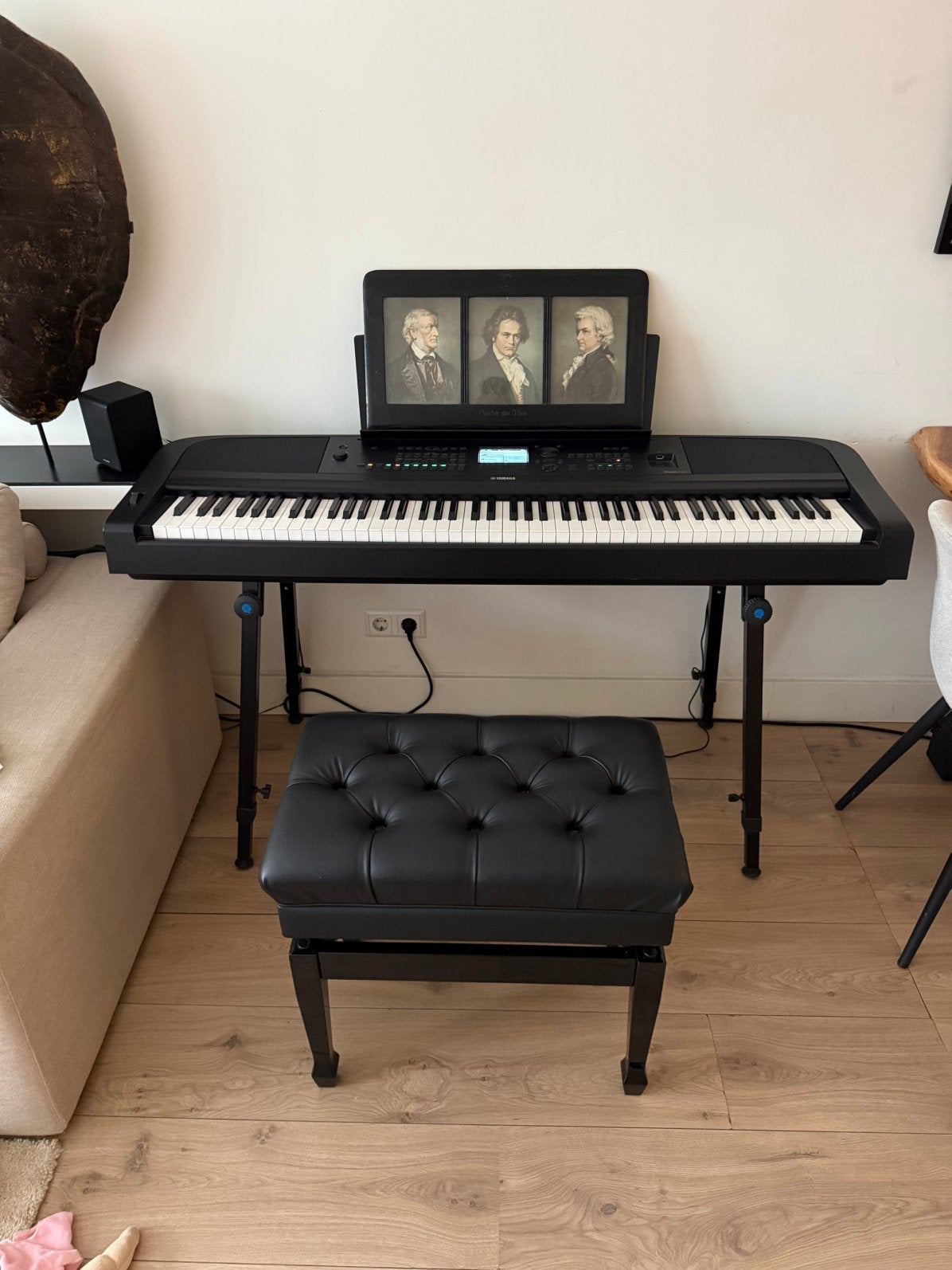 Yamaha DGX 670 + luxe pianobank met opbergruimte en pedalen, Ophalen, Zo goed als nieuw, Zwart