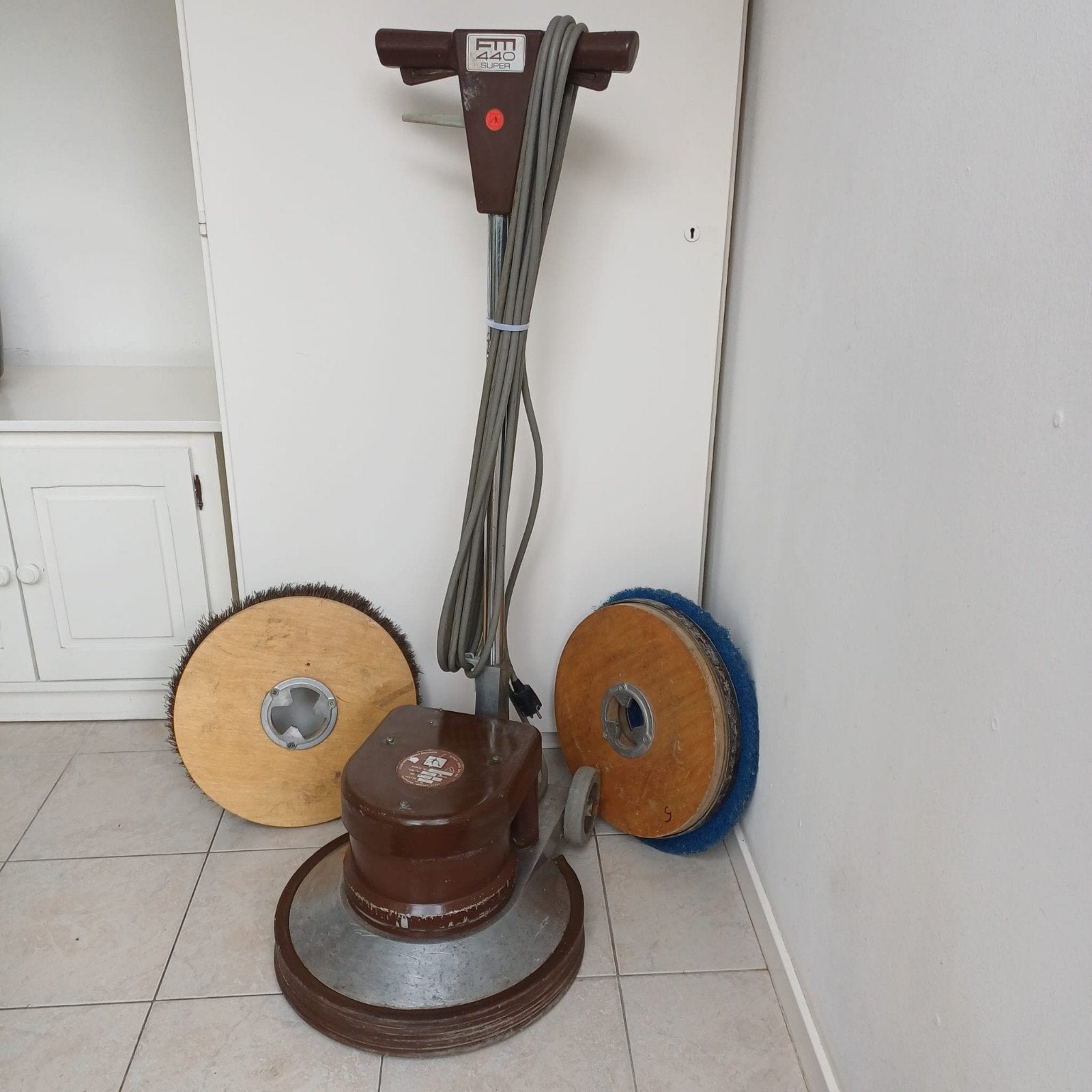 FM 440 Super Schrobmachine, Ophalen