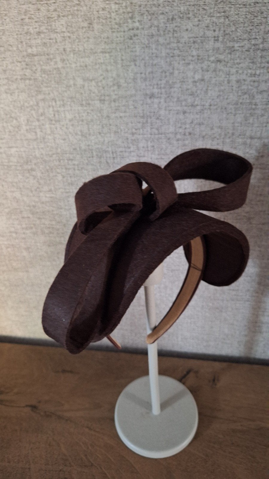 Bruine Fascinator -  Speciale Gelegen, Ophalen of Verzenden, Nieuw, One size fits all, Hoed