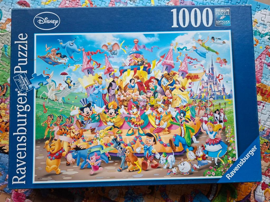 Ravensburger Disney Puzzel 1000 stukjes Carnival compleet, Ophalen of Verzenden, 500 t/m 1500 stukjes, Zo goed als nieuw, Legpuzzel