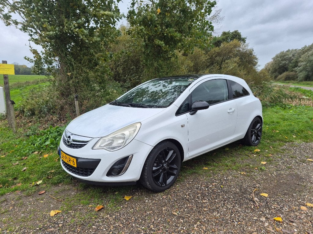 Opel Corsa 1.4 'colour edition' *OPC velgen*, Voorwielaandrijving, Stof, 40 €/maand, 100 pk