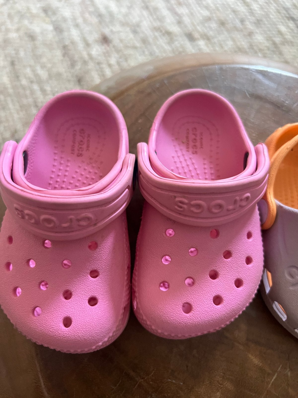 2 paar Crocs maat 20-21 (C5) - Roze en Paars, Verzenden, Gebruikt, Meisje, Schoenen