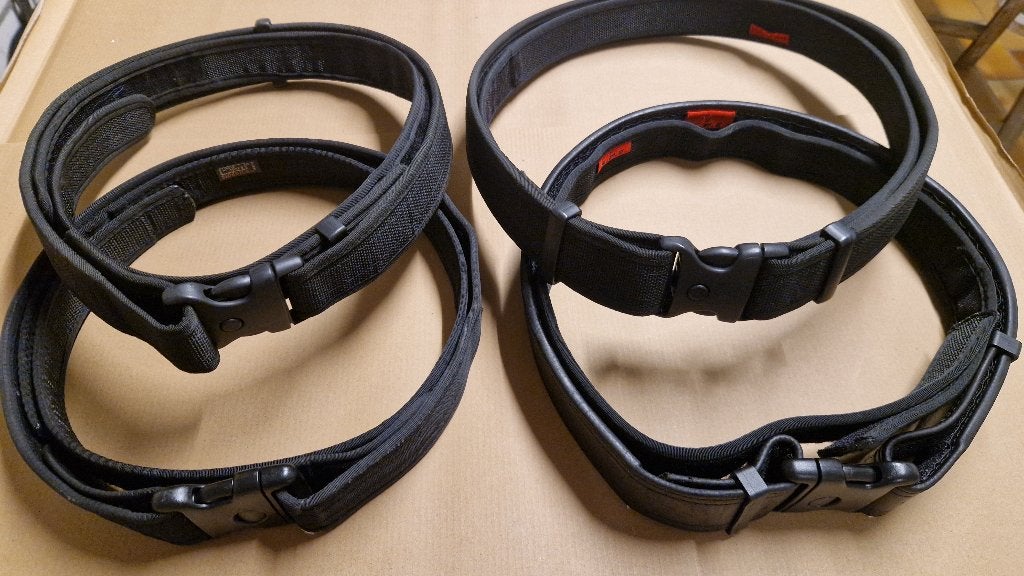 Duty belt: Zwarte tactische dubbele draagriem .Lot, Verzamelen, Ophalen of Verzenden, Landmacht, Nederland, Embleem of Badge