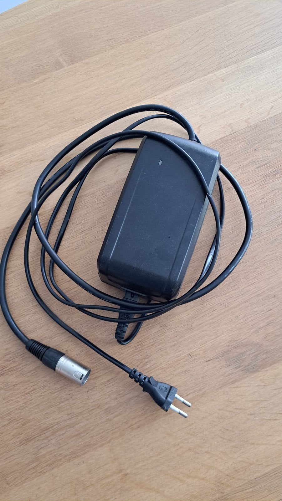 Giant Acculader GLI180A voor elektrische fiets, Ophalen of Verzenden, Gebruikt