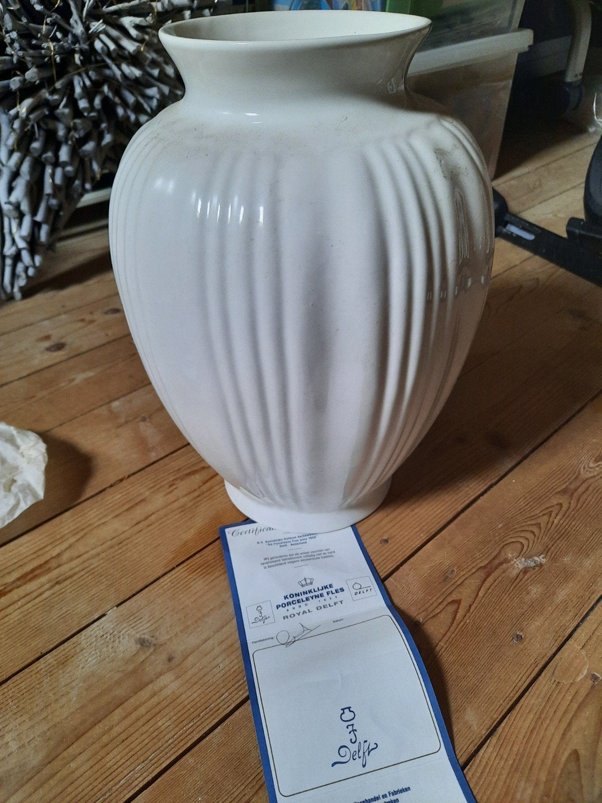Royal Delft Witte Geribbelde Vaas, Ophalen