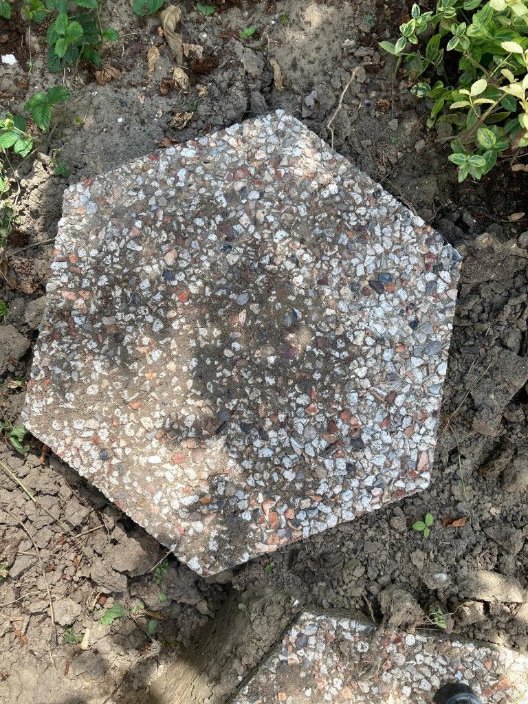 GEZOCHT: zeshoekige grindtegels, ook halve, Ophalen, Gebruikt, Minder dan 5 m², Beton