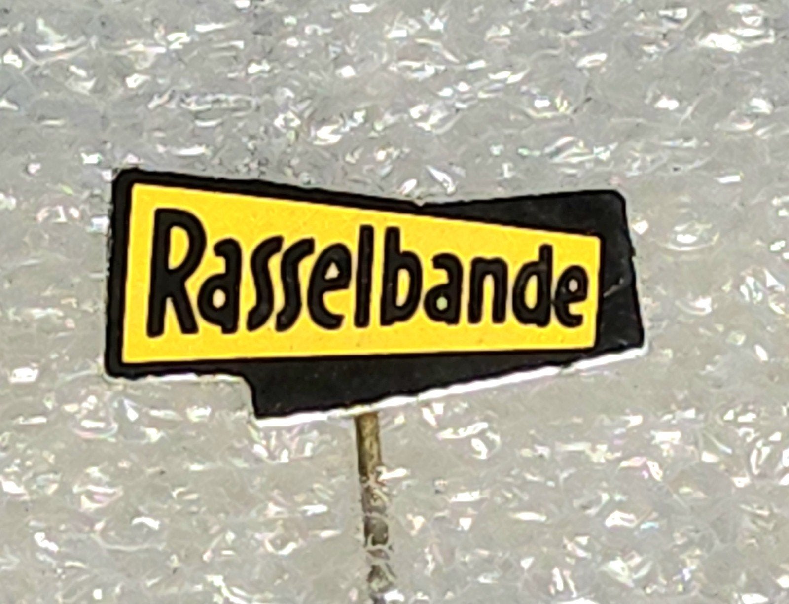 Speldje Rasselbande, Ophalen of Verzenden, Gebruikt, Overige onderwerpen, Speldje of Pin