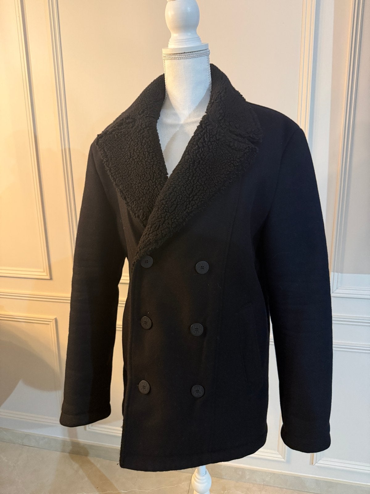 Hugo Boss Zwarte Peacoat met Teddy Kraag - Maat M, Kleding | Heren, Jassen | Winter, Ophalen of Verzenden, Zo goed als nieuw, Maat 48/50 (M)