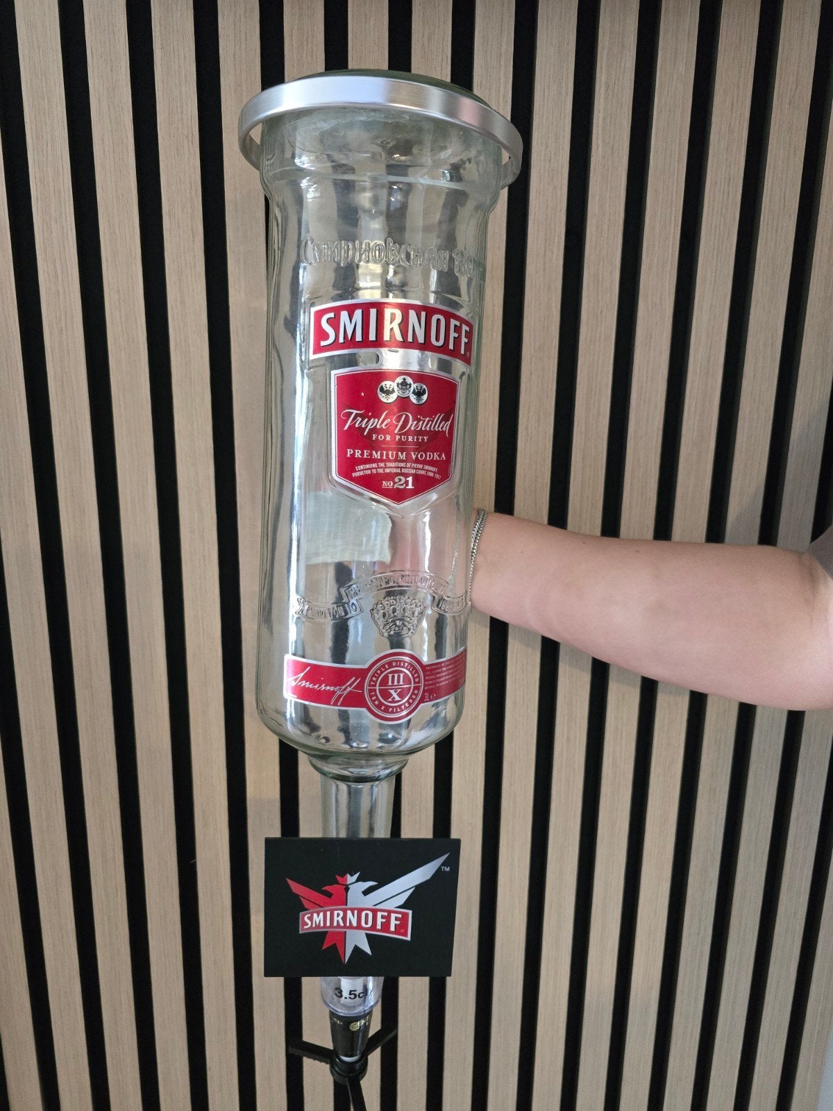 Smirnoff Fles Dispenser - Bar Accessoire, Gebruikt, Ophalen of Verzenden, Zilver, Metaal