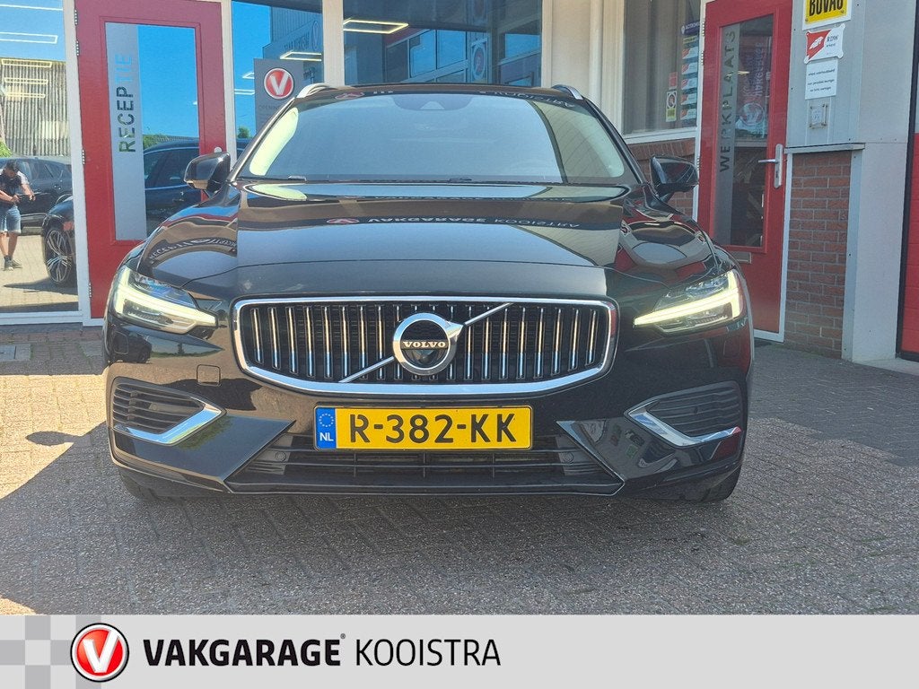 Volvo V60 2.0 T6 Twin Engine AWD R-Design|Carplay|360°, 12 maanden, Gebruikt, 4 cilinders, Zwart