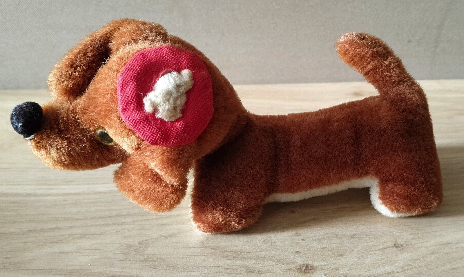 Teckel knuffel -Vintage Elmi Toy hondje met baret, Verzenden, Zo goed als nieuw