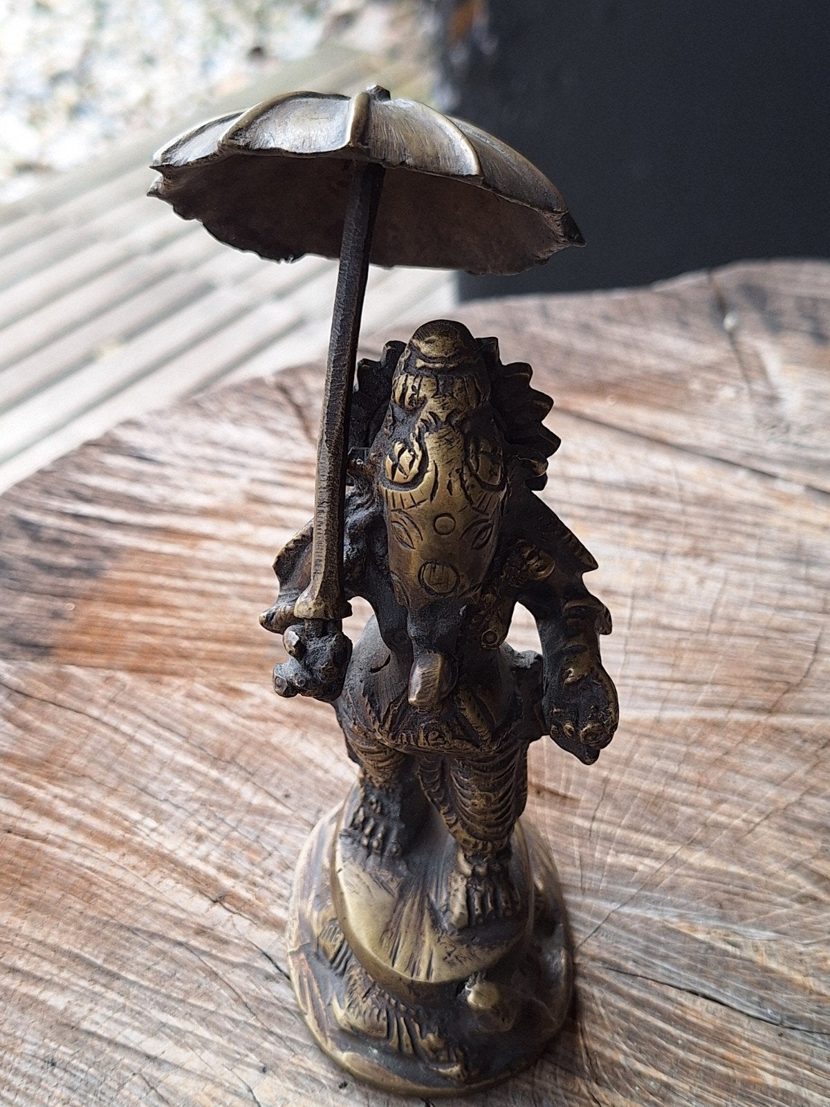 Ganesha brons beeldje met parasol - Hindoe god, Handgemaakt, Minder dan 20 cm, Ophalen of Verzenden, Brons